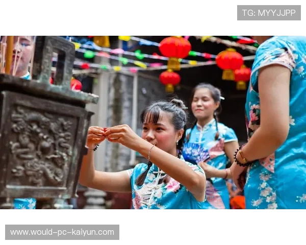 足球文化进地铁主题专列活动在广州启动，足球文化创意秀